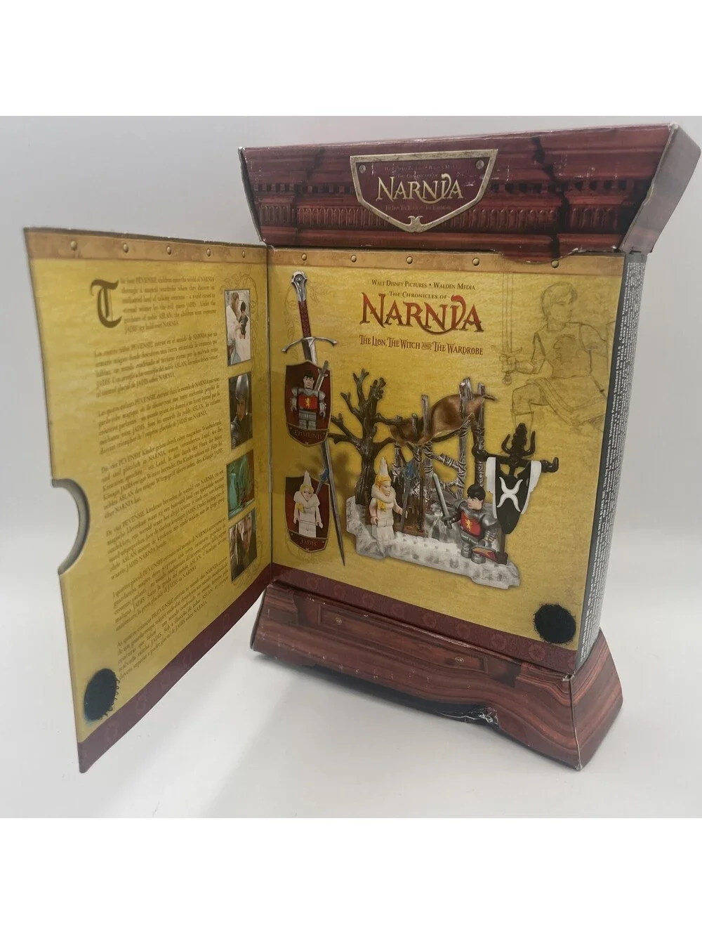 Mega Blocks 2005 Chronicles of Narnia 2203 Winter Battle SEALED Damaged Package
